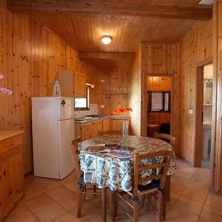 Villaggio Smeraldo Монелья